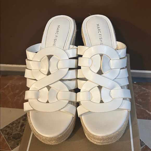 EUC Marc Fisher White Womens Wedges- size 7 - Picture 1 of 3